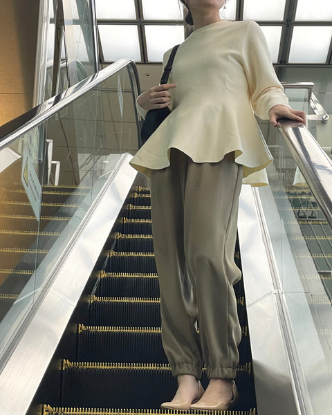 画像をギャラリービューアに読み込む, ペプラムフォルムニット【635】